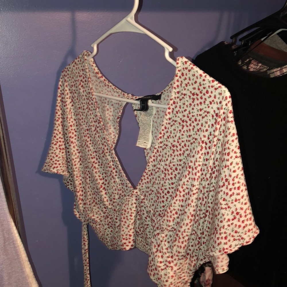 V neck self tie crop top!